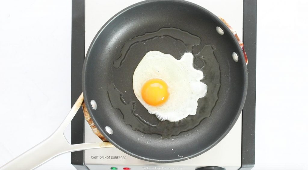 sunny side up egg in frying pan